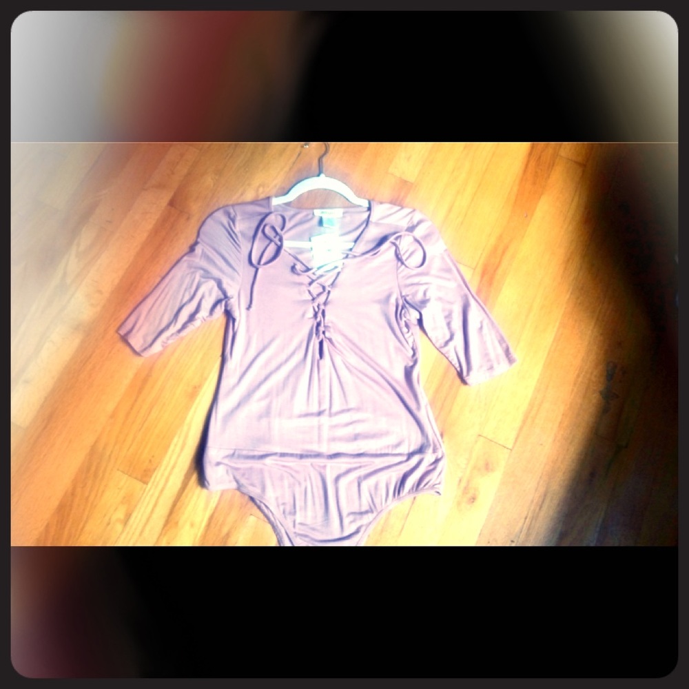 👚NWT MAUVE BODYSUIT WITH TIE FRONT DETAILS👚